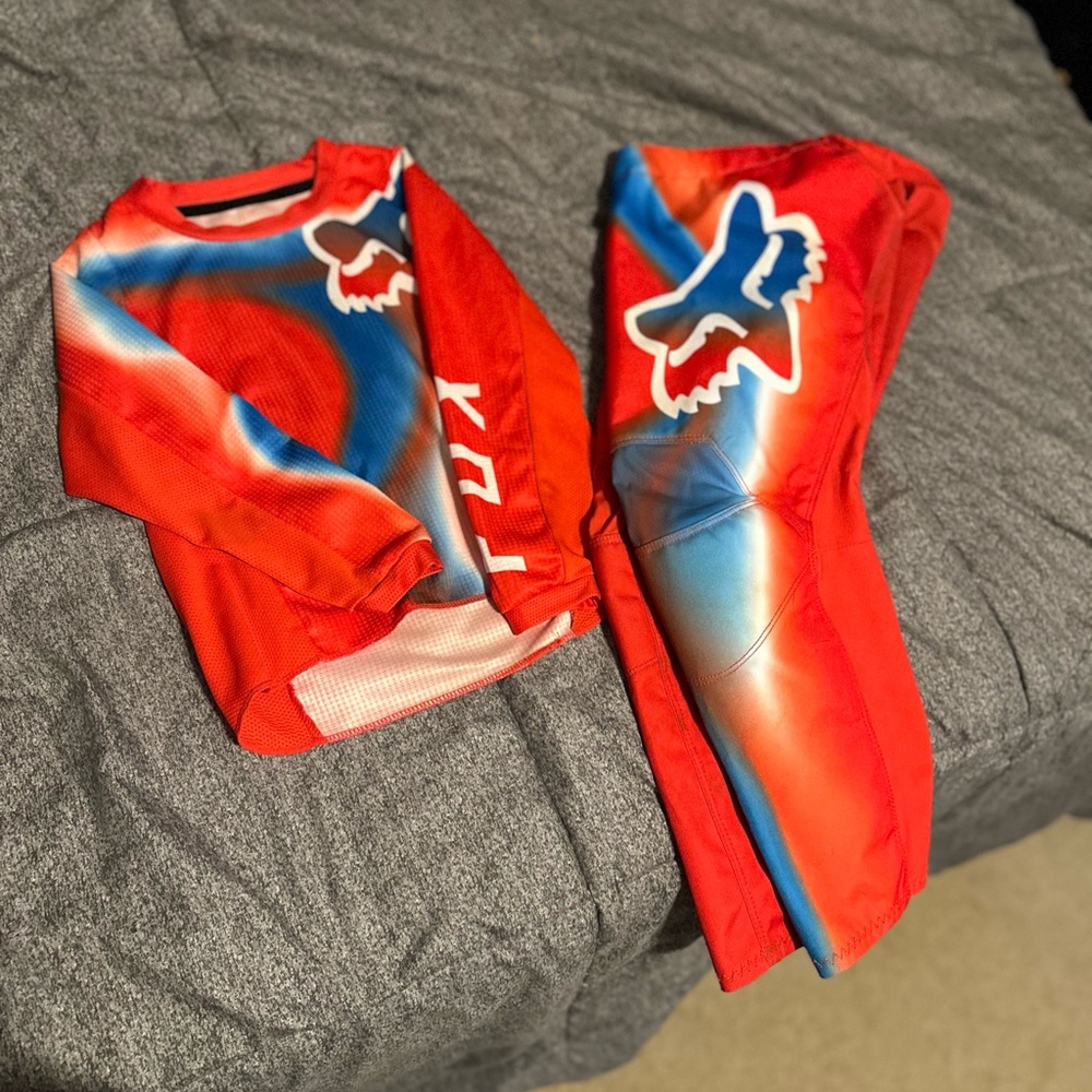 Fox Racing 180 dirt bike pants and shirt. Matching set